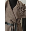Стильное пальто из валяной шерсти с рукавами из искусственной кожи