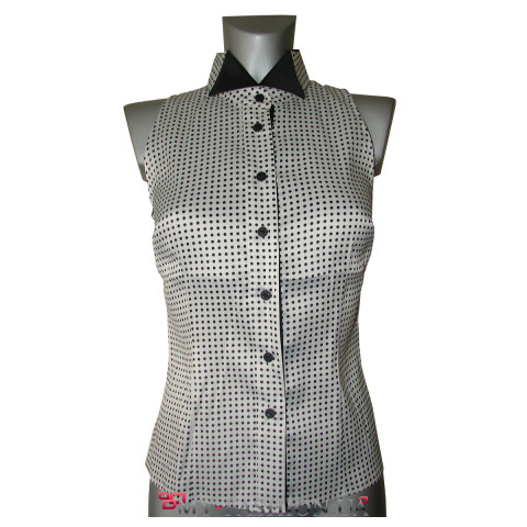 Летняя блузка в мелкий горошек с оригинальным воротничком