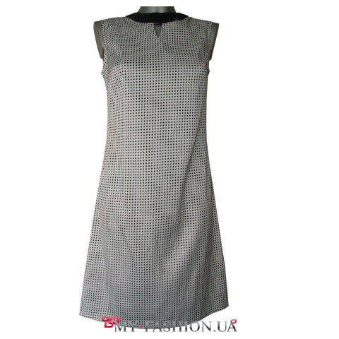 Платье трапециевидного кроя с чёрным воротником