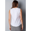 Белая хлопковая блузка без рукавов
