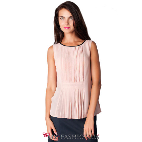 Блузка нежно-розового цвета с гофре на полочке