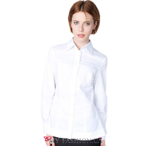 Удлинённая белая блузка с широкой баской