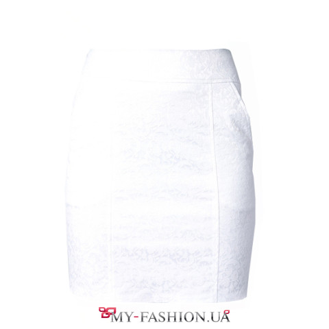 Короткая белая юбка-карандаш из жаккарда