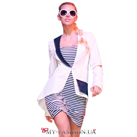 Белый жакет с удлинённой спинкой