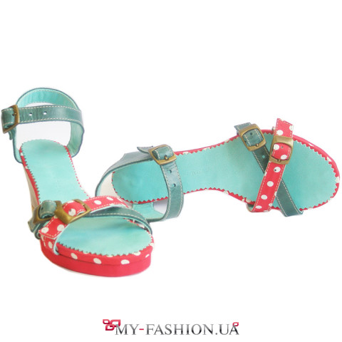 Модные яркие босоножки на такетке