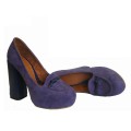 Женские фиолетовые туфли с декоративным язычком