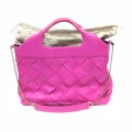 Дизайнерская сумка из ярко-розовой кожи