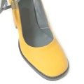 Туфли цвета желтой горчицы с вышивкой