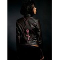 Женская кожаная куртка с аппликацией